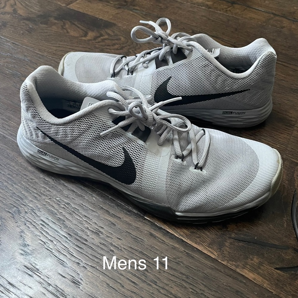 Mens size 11 gray Nike Dual fusion shoes